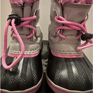 Brand new Sorel yoot pac nylon toddler girls size 8 waterproof winter boot